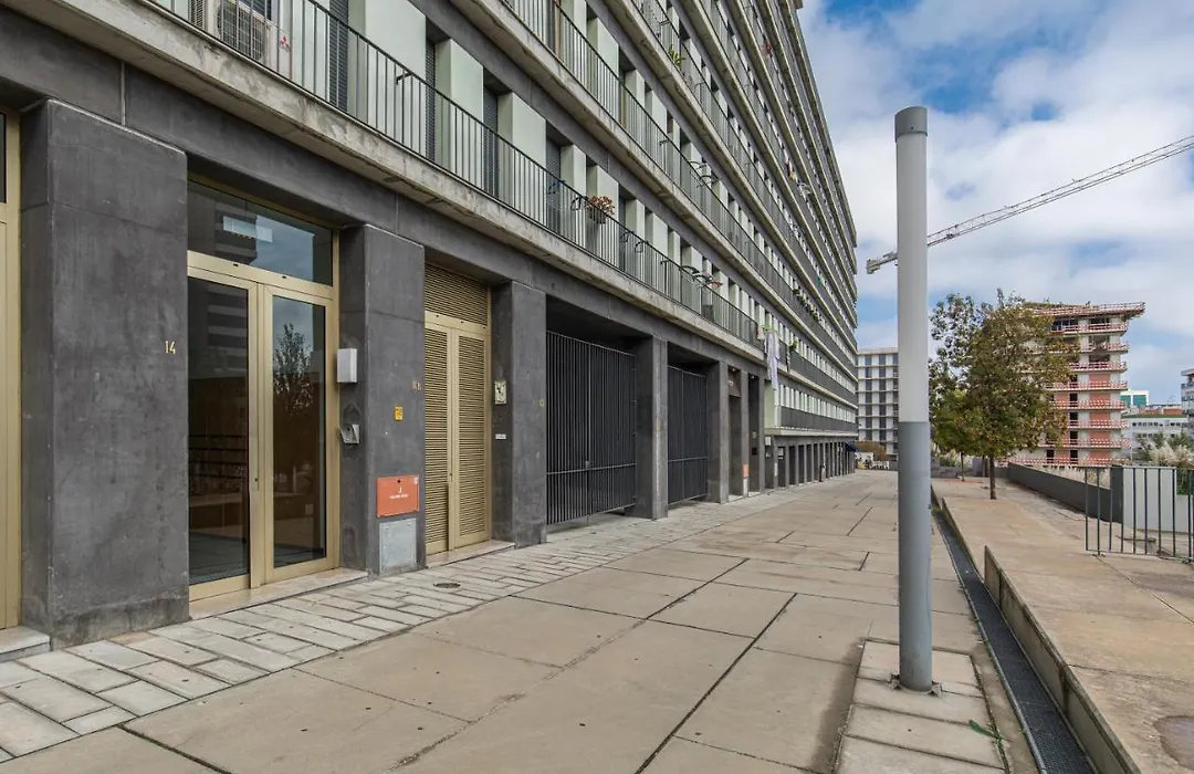 1Bdr Flat With Balcony & Parking By Lovelystay-1