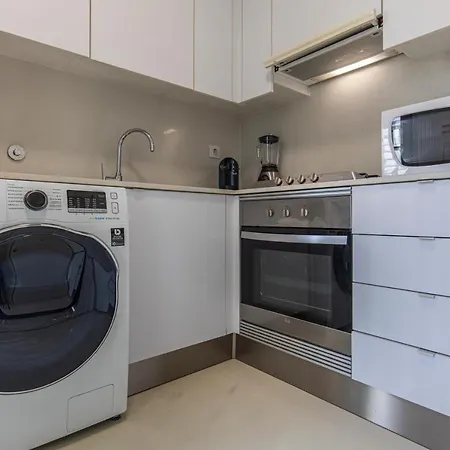 1Bdr Flat With Balcony & Parking By Lovelystay-3
